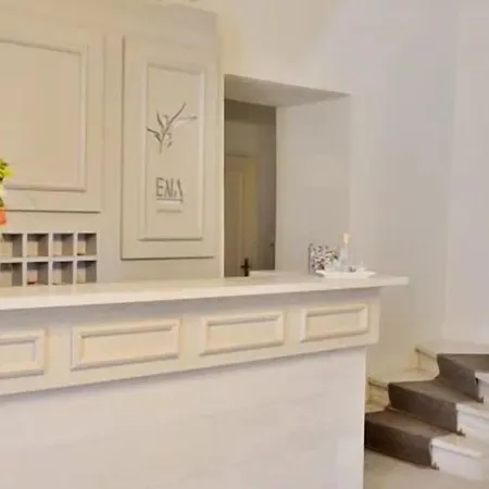 Elia Palazzo Hanya